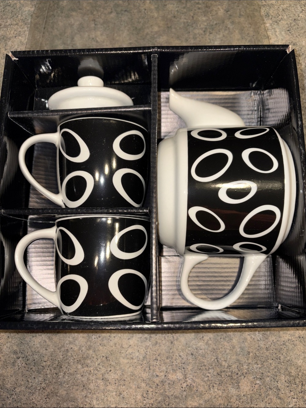 Black and White Ceramic Teapot and Mug Set - Modern Oval Pattern